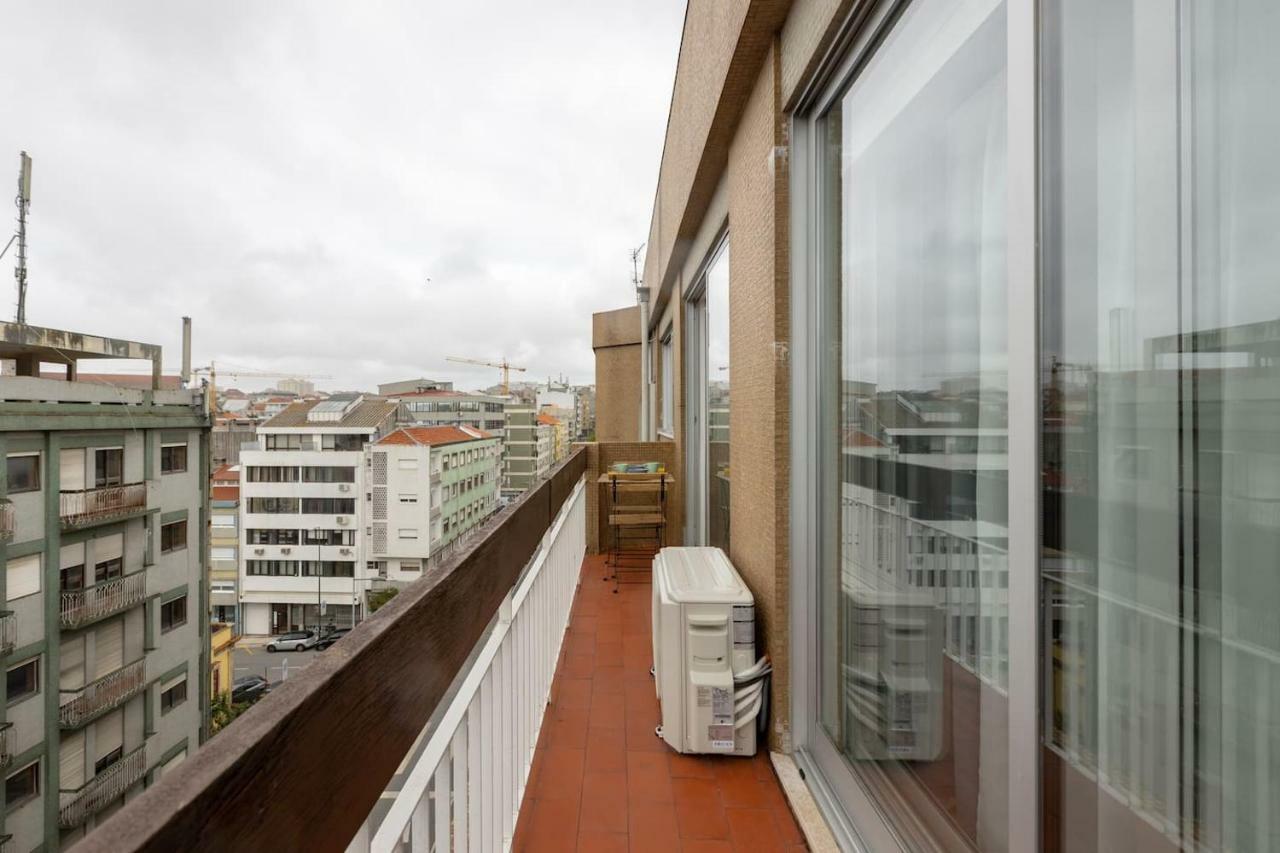 Trindade Sunny Downtown Apartment With Balcony & Ac Порто Екстериор снимка