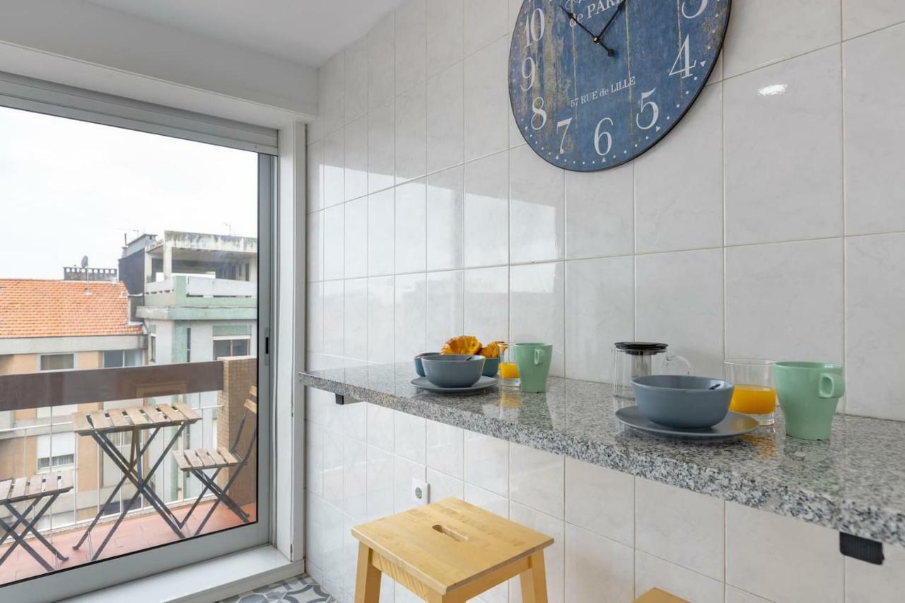 Trindade Sunny Downtown Apartment With Balcony & Ac Порто Екстериор снимка