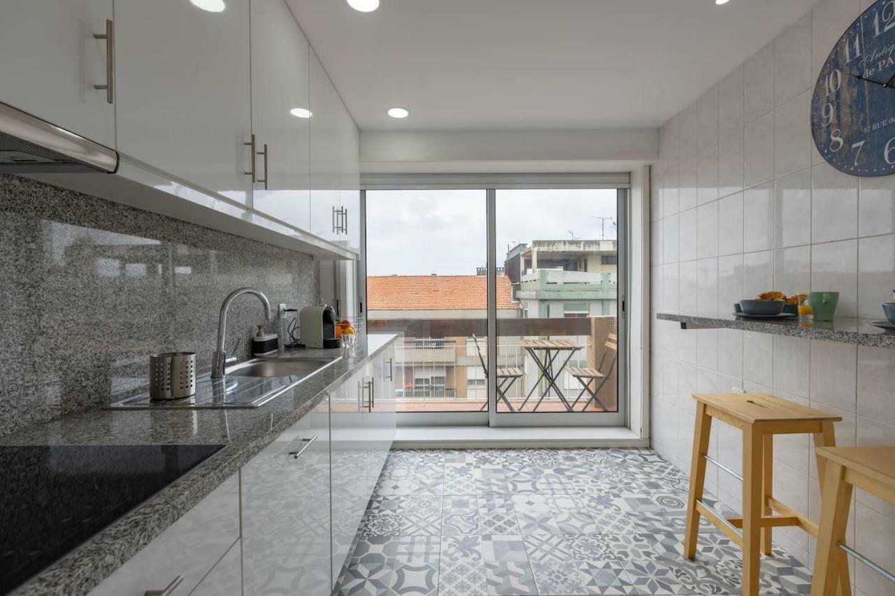 Trindade Sunny Downtown Apartment With Balcony & Ac Порто Екстериор снимка