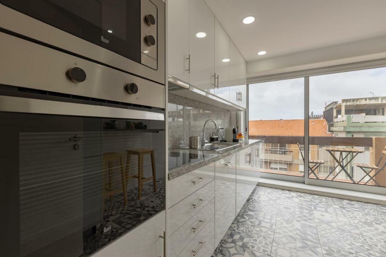 Trindade Sunny Downtown Apartment With Balcony & Ac Порто Екстериор снимка