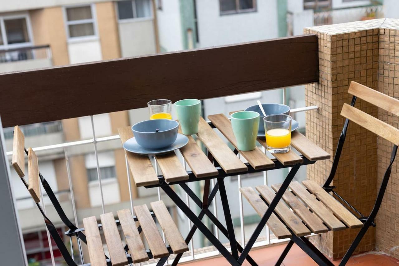 Trindade Sunny Downtown Apartment With Balcony & Ac Порто Екстериор снимка